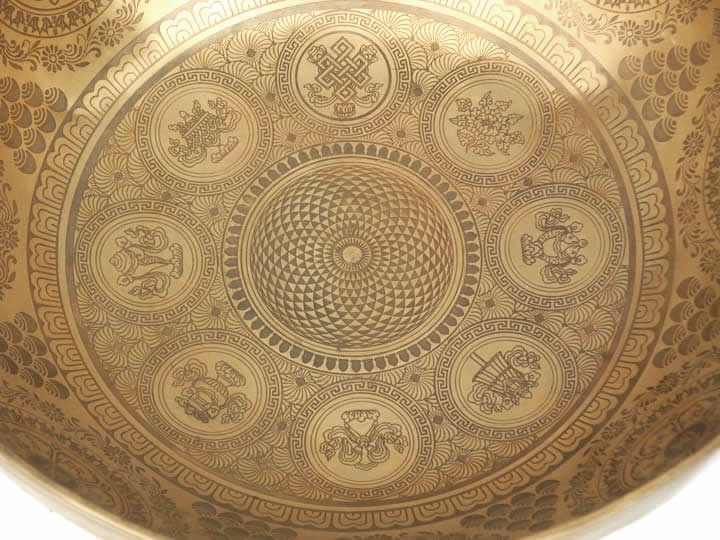 Tibetische Gravur Klangschale 2105 Gr. - sehr tiefer Klang