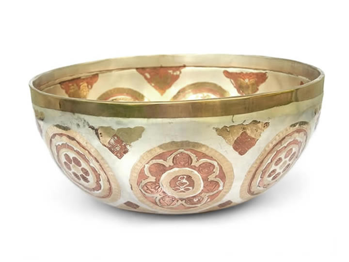 Tibetische Spezial Gravur Klangschale 1280 Gr. Jahreston OM - Medizinbuddha (Rarität) Tibetische Spezial Gravur Klangschale 1280 Gr. Jahreston OM - Medizinbuddha (Rarität)