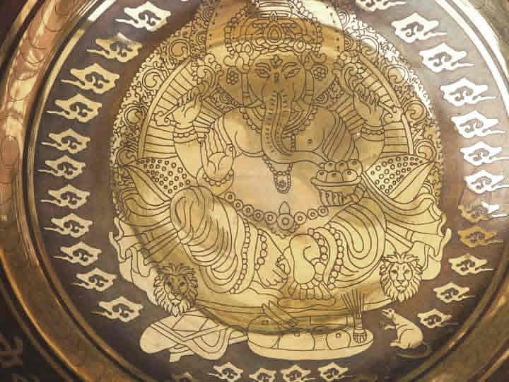 Tibetische Gravur Klangschale 725 Gr. "Ganesh"