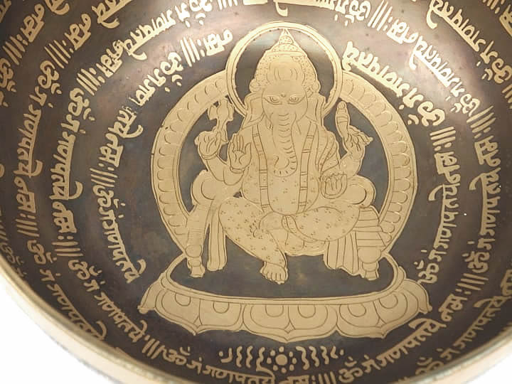 Tibetische Klangschale 1520 Gr. mit Gravur "Ganesh"