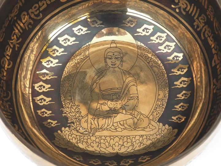 Tibetische Gravur Klangschale 580 g Alphawelle + Thetawelle - Medizinbuddha Tibetische Gravur Klangschale 580 g Alphawelle + Thetawelle - Medizinbuddha